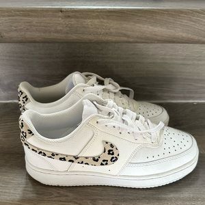 Women’s court vision 7.5 Nike shoes